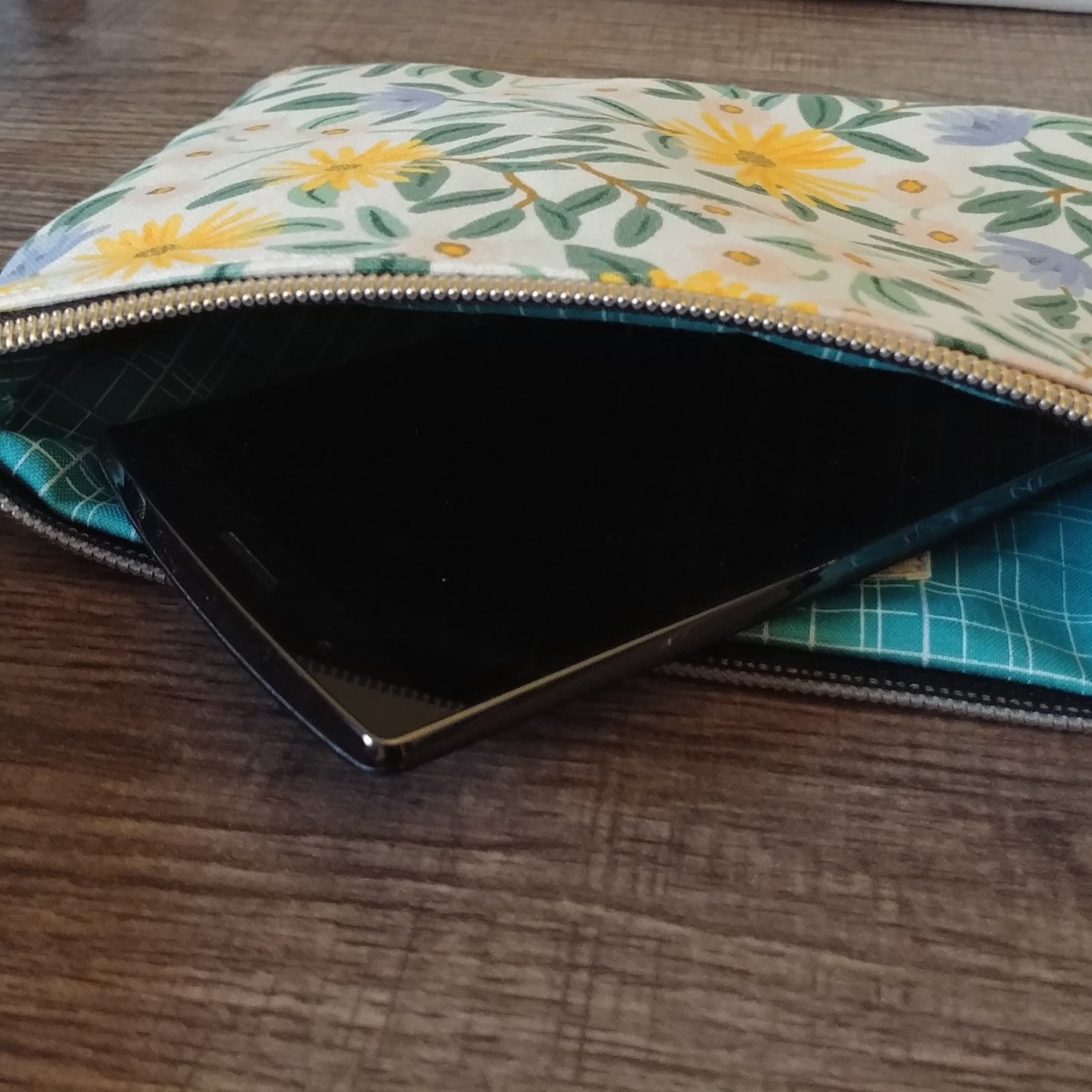 Daisy Floral Natural Canvas Wristlet Clutch