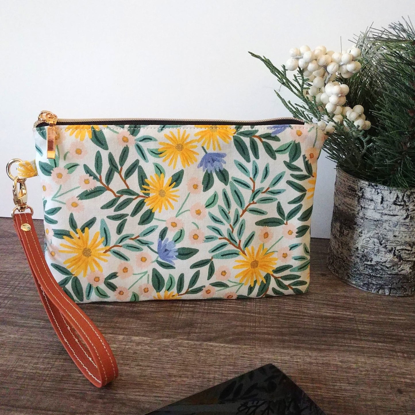 Daisy Floral Natural Canvas Wristlet Clutch