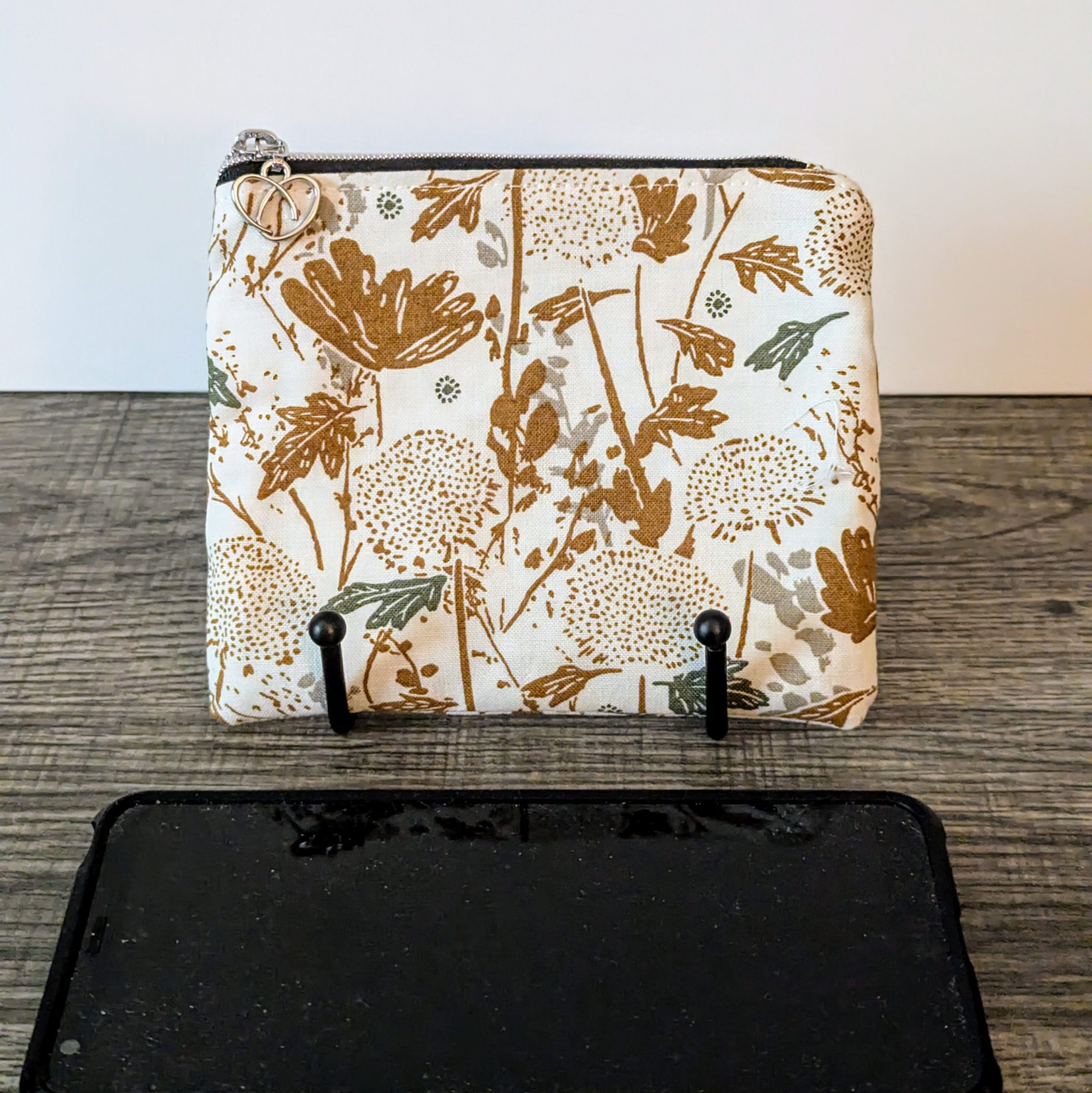 Cream Floral Cotton Zipper Pouch - Image 4