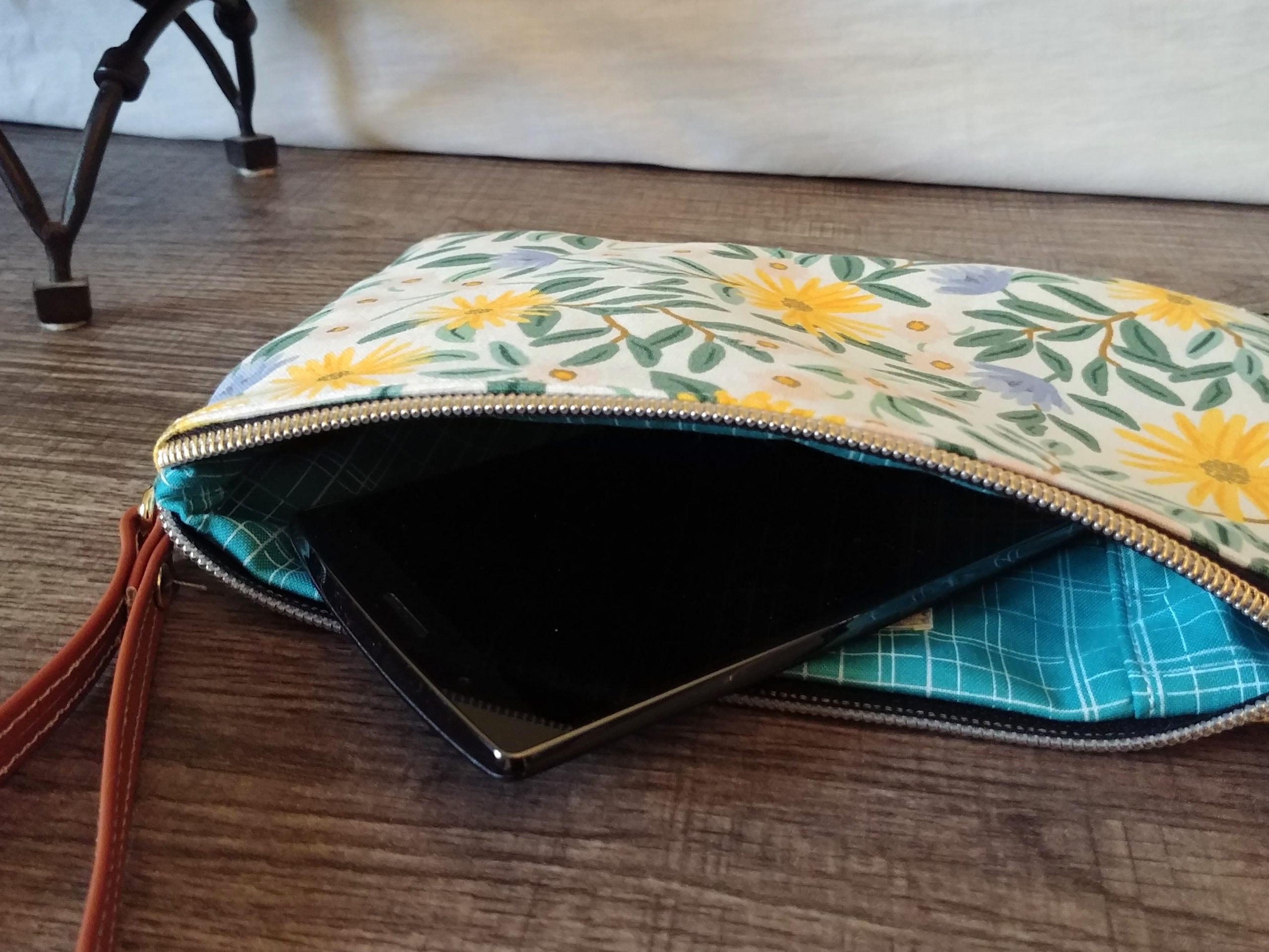 Natural Daisy Floral Canvas Wristlet - Image 4