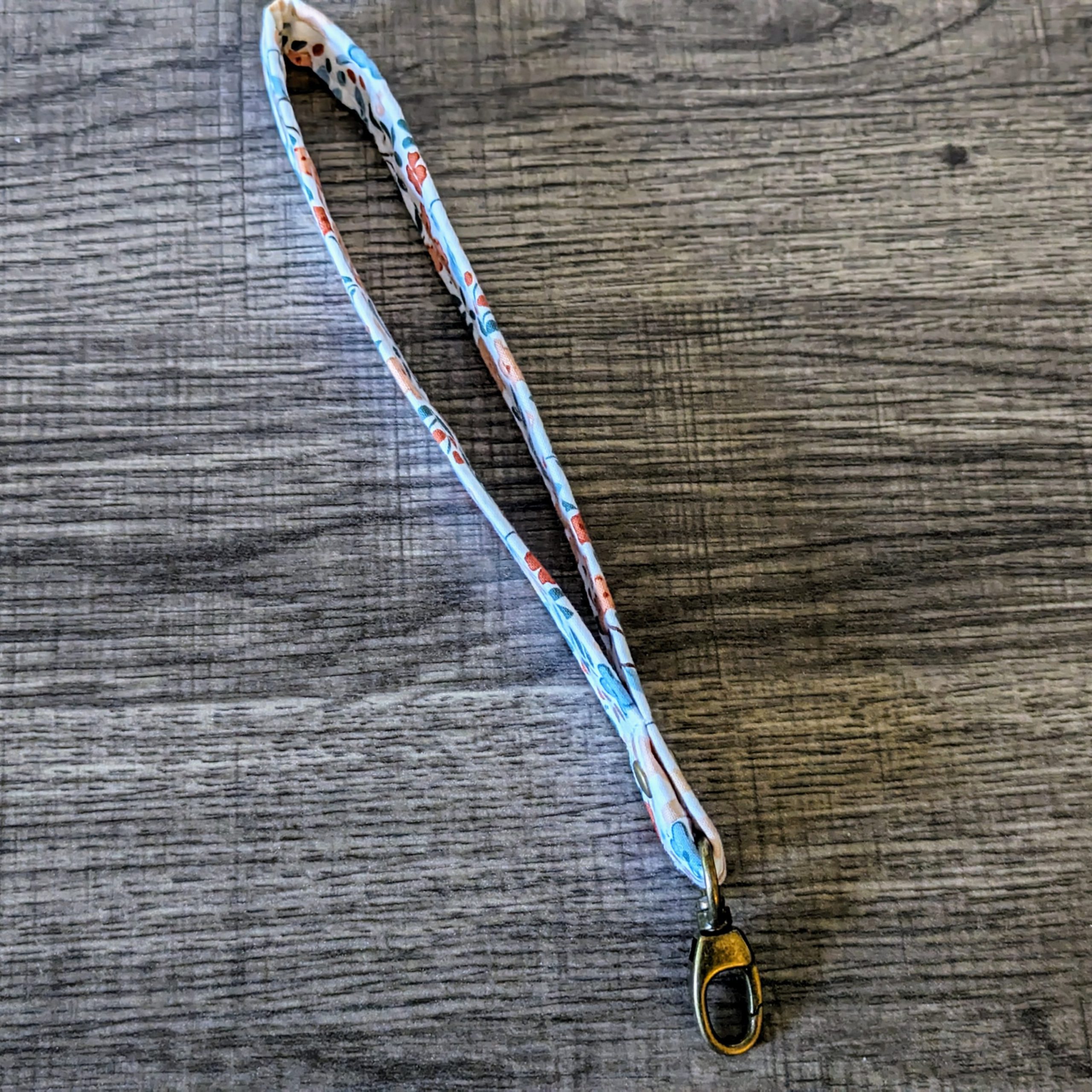 White Floral Keychain Wrist Lanyard - Image 3