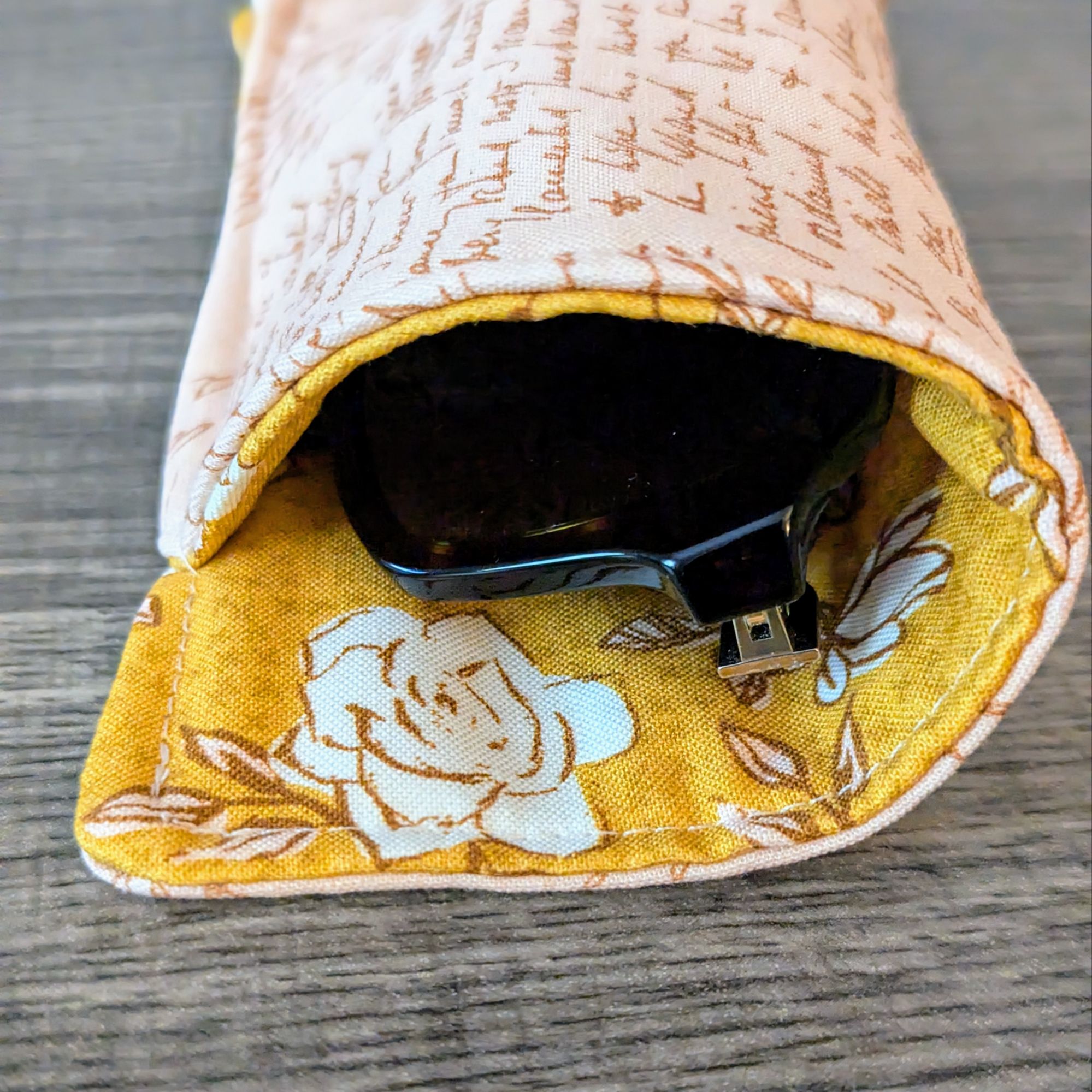 Light Pink Script Eyeglass Pouch - Image 5