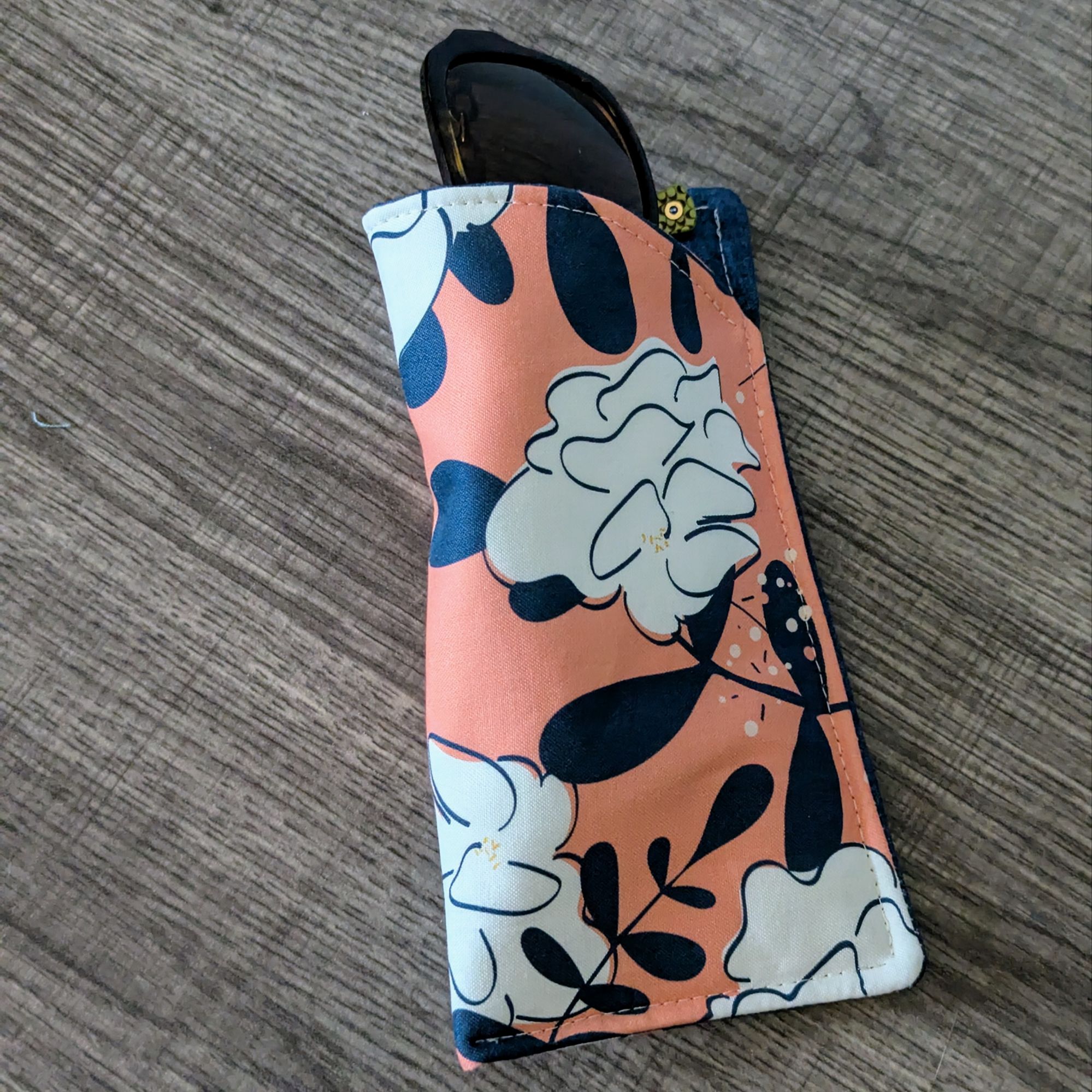 Bold Bloom Eyeglass Pouch - Image 2