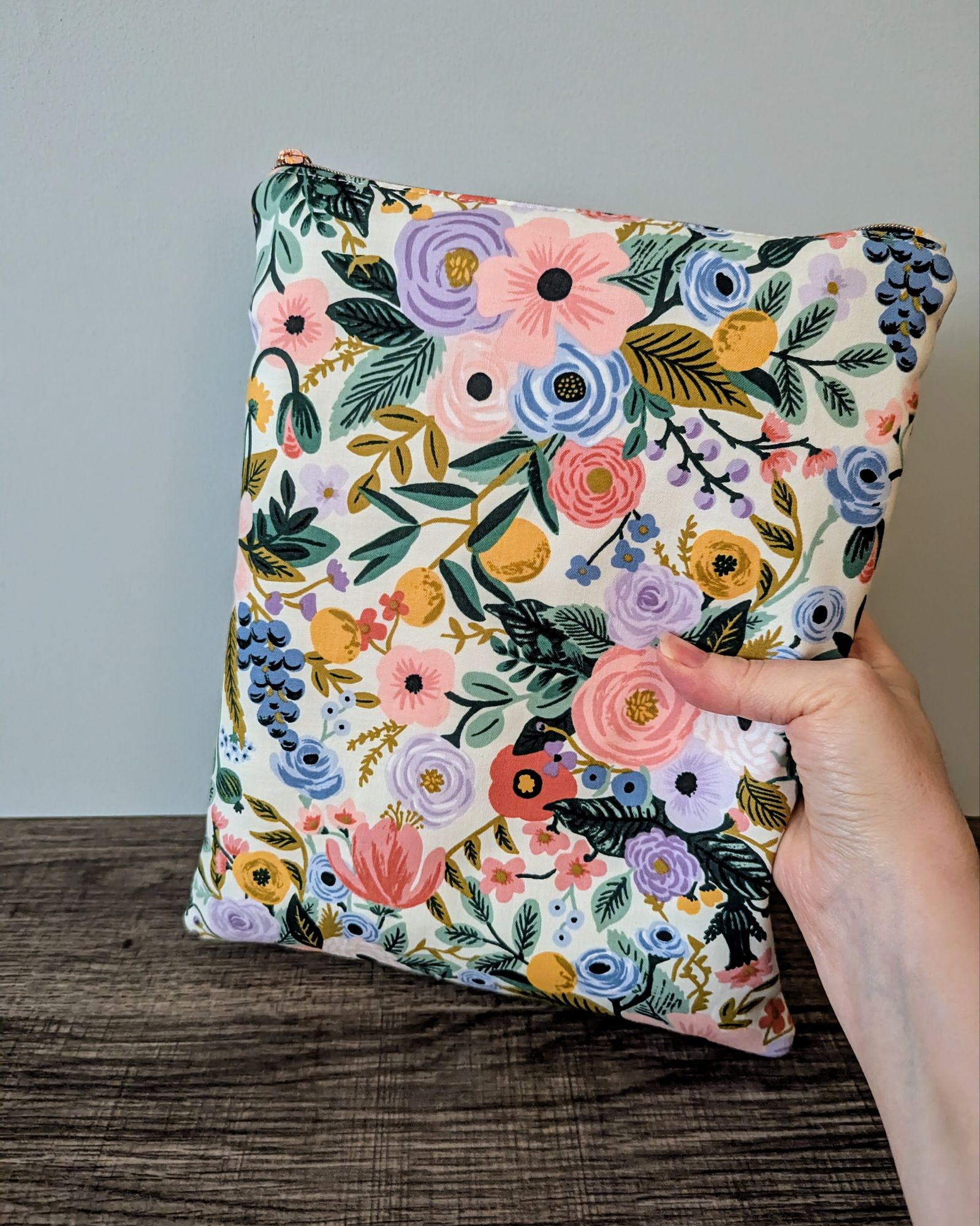 Ivory Floral Book & E-Reader Sleeve - Image 4