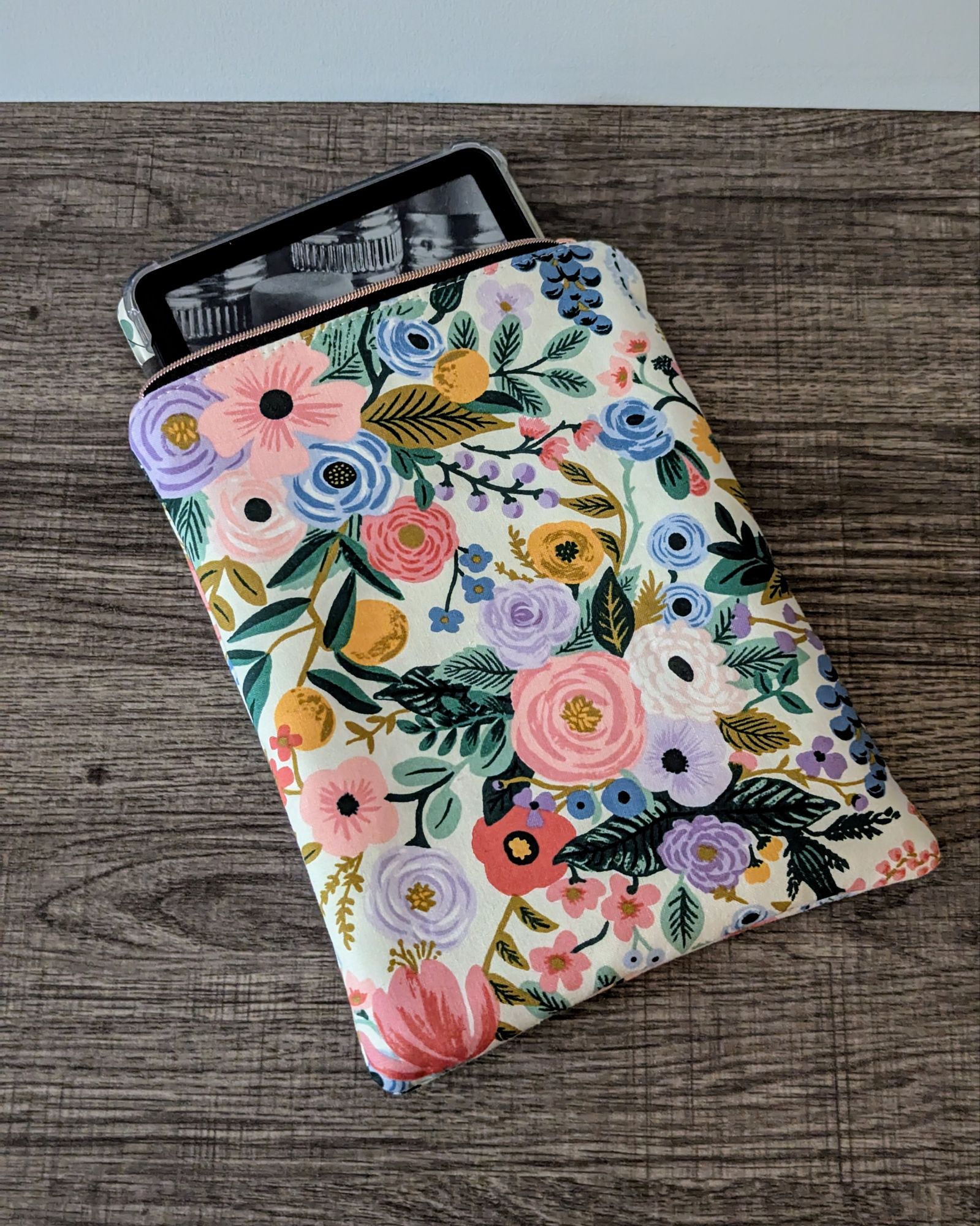 Ivory Floral Book & E-Reader Sleeve - Image 5