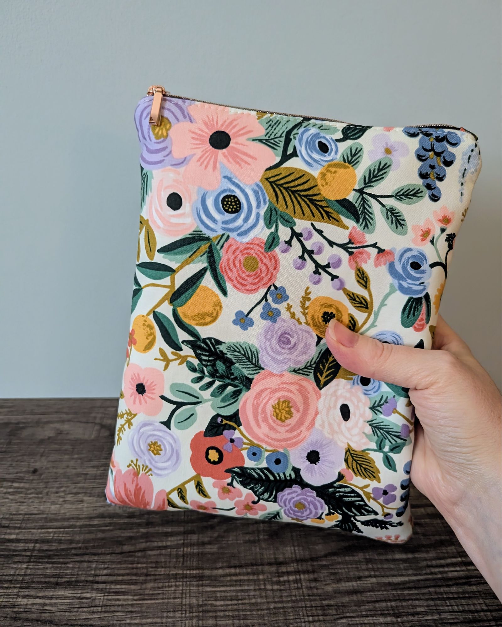 Ivory Floral Book & E-Reader Sleeve - Image 8